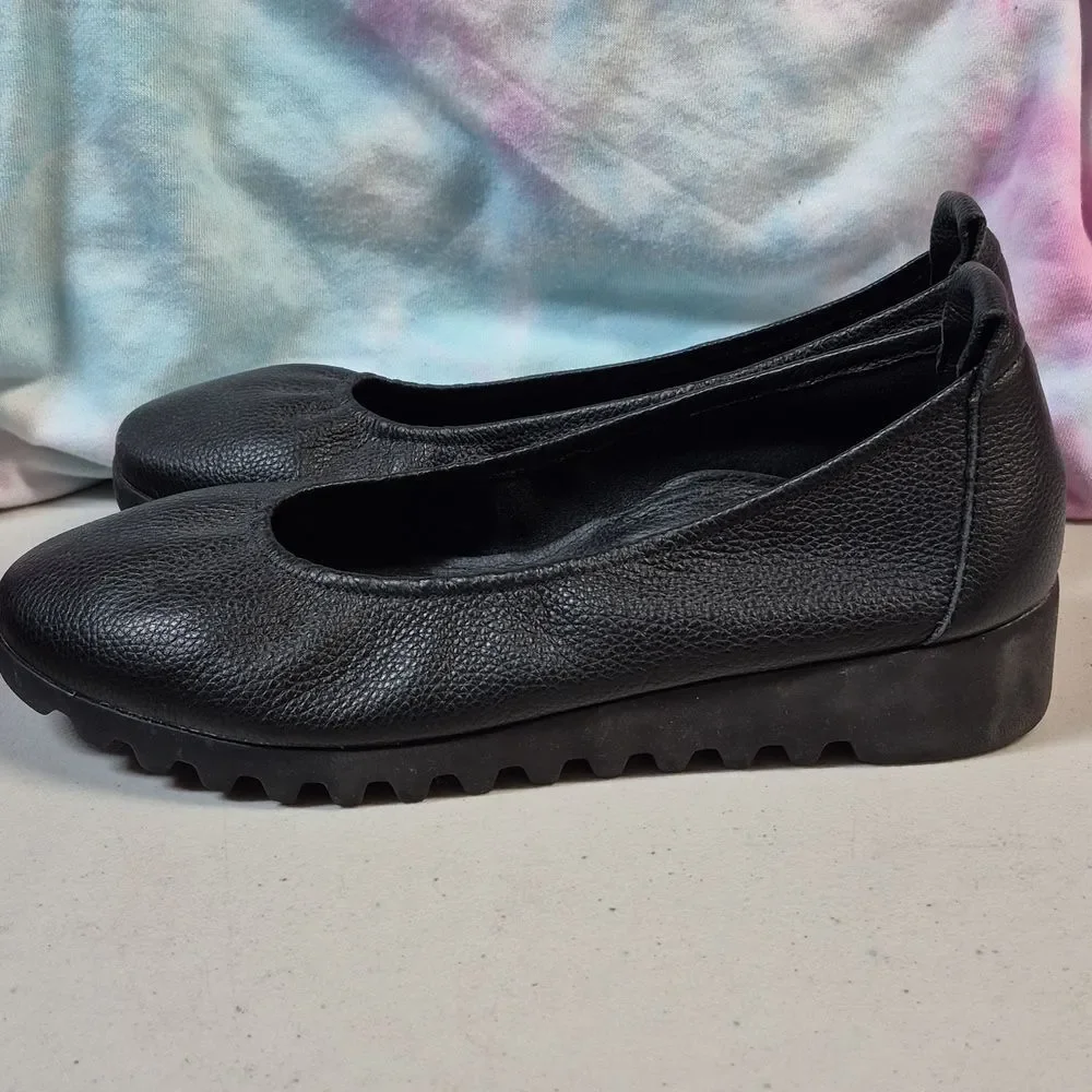 Aetrex Size 40 Black Leather Flats - NWOT